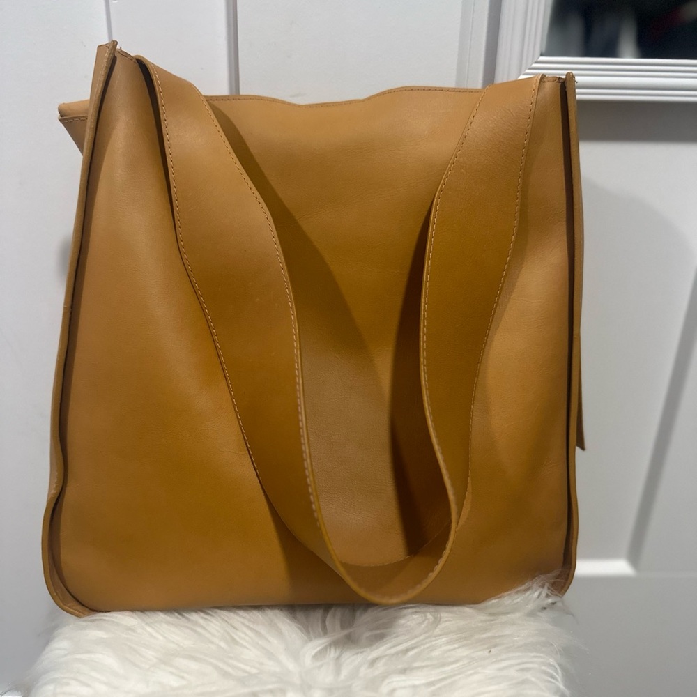 Able tote